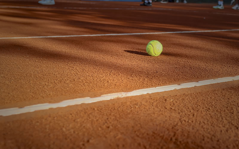 Relevamiento y plan de mejoras en las canchas de tenis